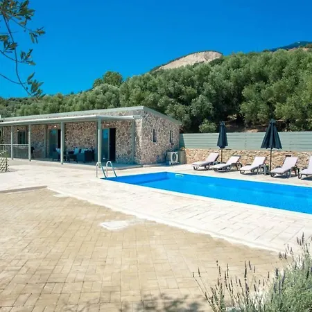 Afrato Calma In Trapezaki-private Pool -2 Br 特拉佩扎奇