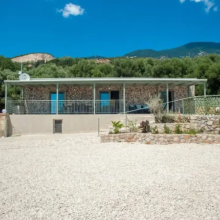 Afrato Calma In Trapezaki-private Pool -2 Br 特拉佩扎奇